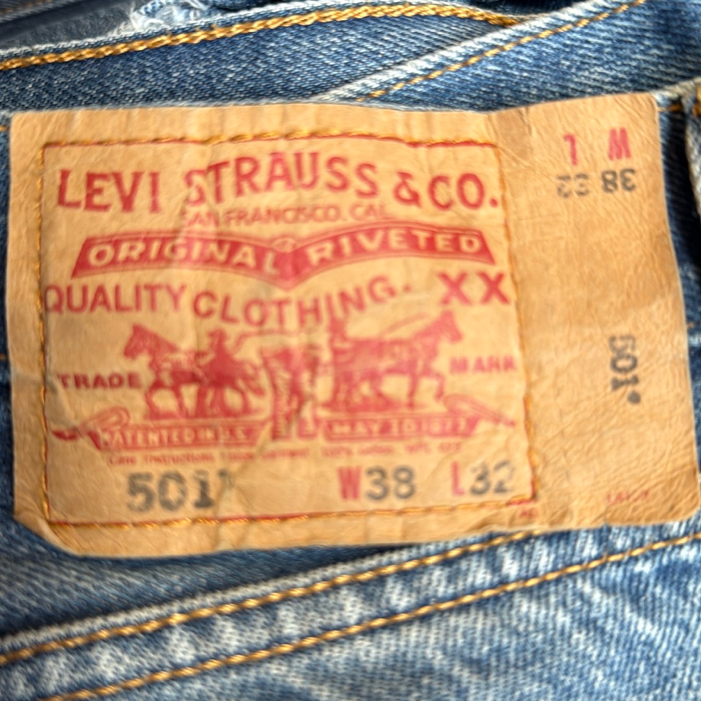 Brand Levis Style 501 Straight Leg Size 38x32